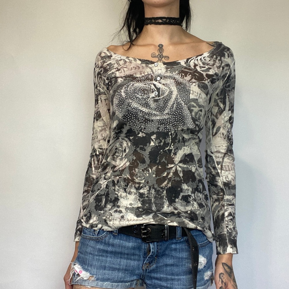 Y2K Rhinestone Rose Grunge Gothic Emo Tattoo Graphic Henley Long Sleeve Top Sz M